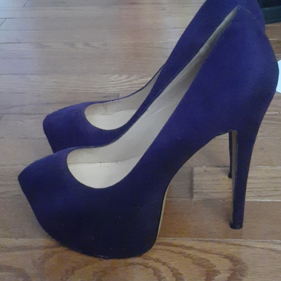 Shoes - Picture 4 of 4